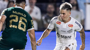 Soteldo enfrenta marcação de Murilo em clássico entre Santos e Palmeiras pelo Paulista - Crédito: 