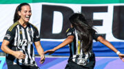 Jogadoras do Atlético comemoram gol sobre o Minas Brasília (foto: Divulgação/Atlético)