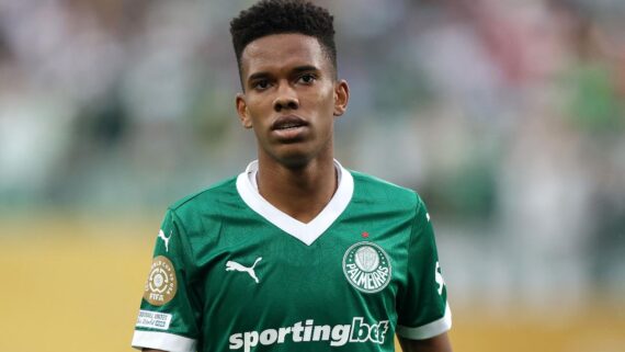 Estêvão foi eleito o craque do jogo em Palmeiras x Porto- Crédito: 